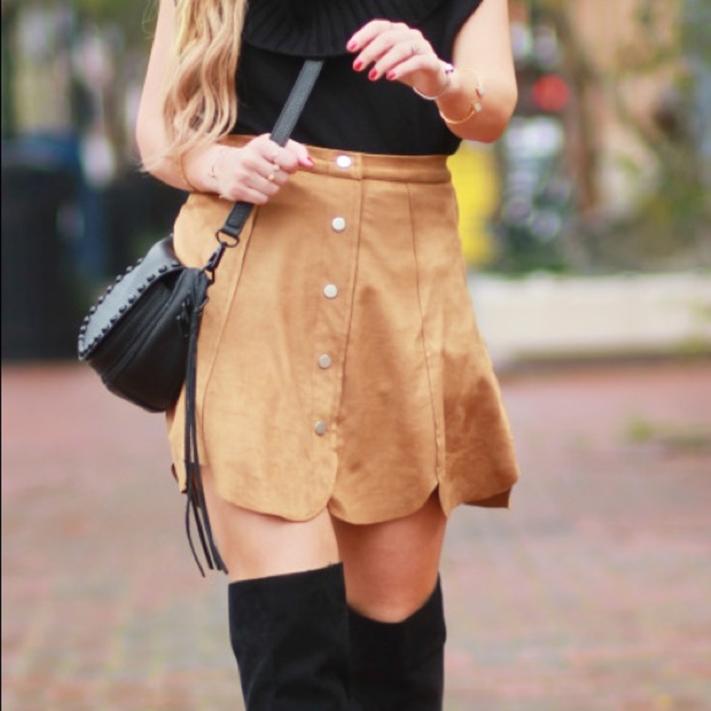 Dolce Vita Suede scalloped skirt *perfect for fall - Picture 1 of 4